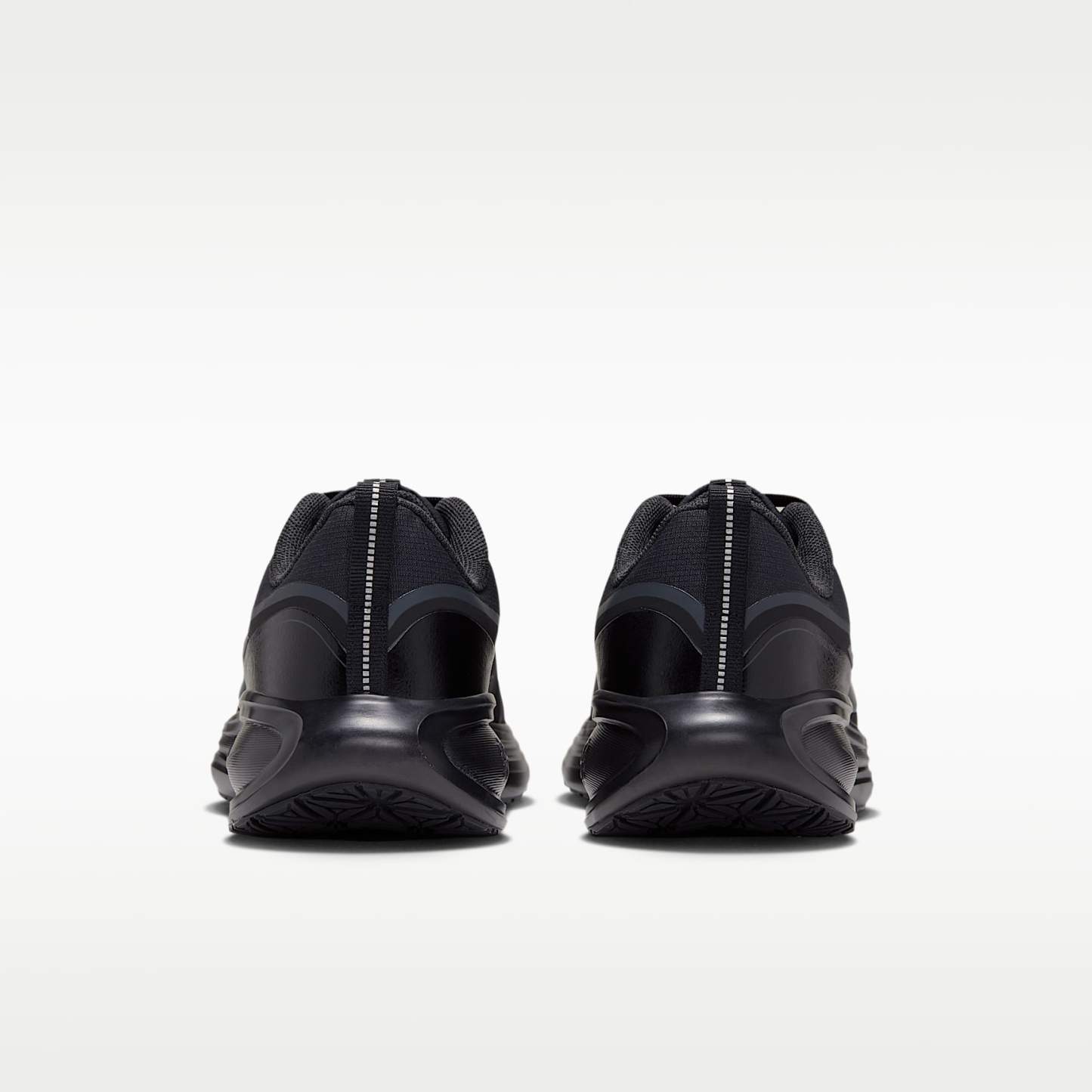 Nike Revolution 8 Utility Straßenlaufschuh (Damen) – Schwarz/Anthracite