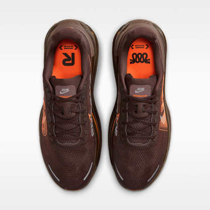 Nike Vomero Premium x Renegade Straßenlaufschuhe (Herren) – Brown Basalt/Total Orange/Bronze Eclipse/Hyper Crimson