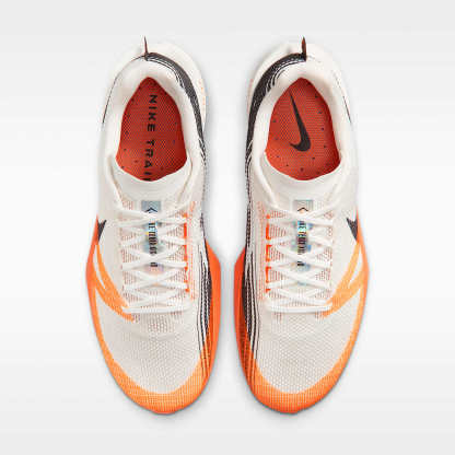 Nike Kiger 10 Traillaufschuh – Summit White/Total Orange/Safety Orange/Schwarz