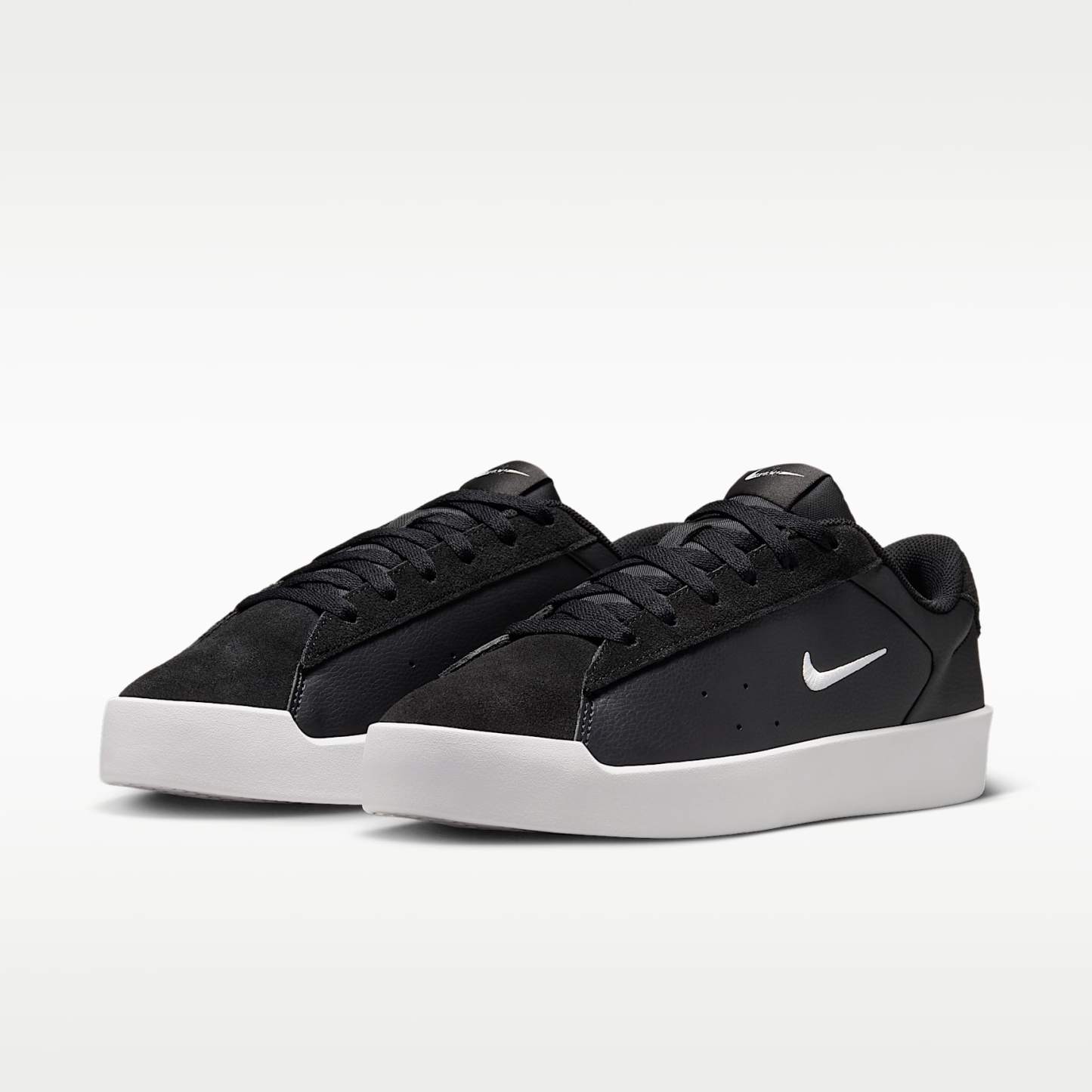 Nike Court Heritage Damenschuh – Schwarz/Schwarz/Weiß