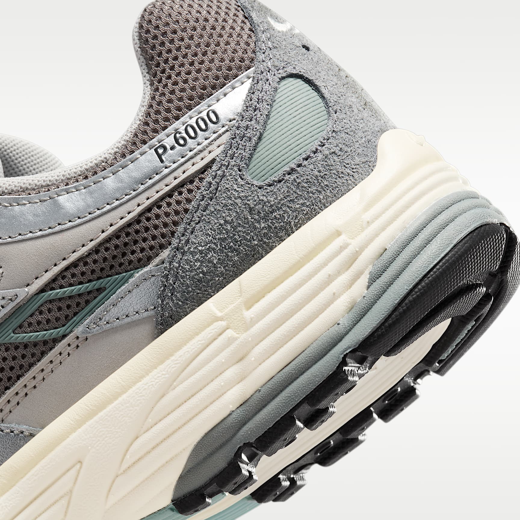 Nike P-6000 Schuh – Flat Pewter/Light Iron Ore/Metallic Silver/Weiß