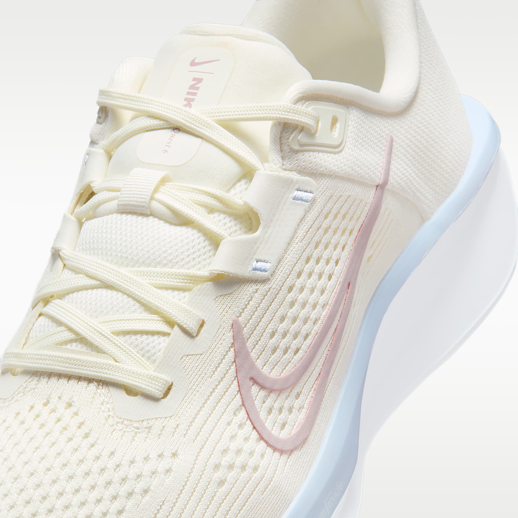 Nike Quest 6 Straßenlaufschuh (Damen) – Sail/Hydrogen Blue/Tattoo/Particle Rose