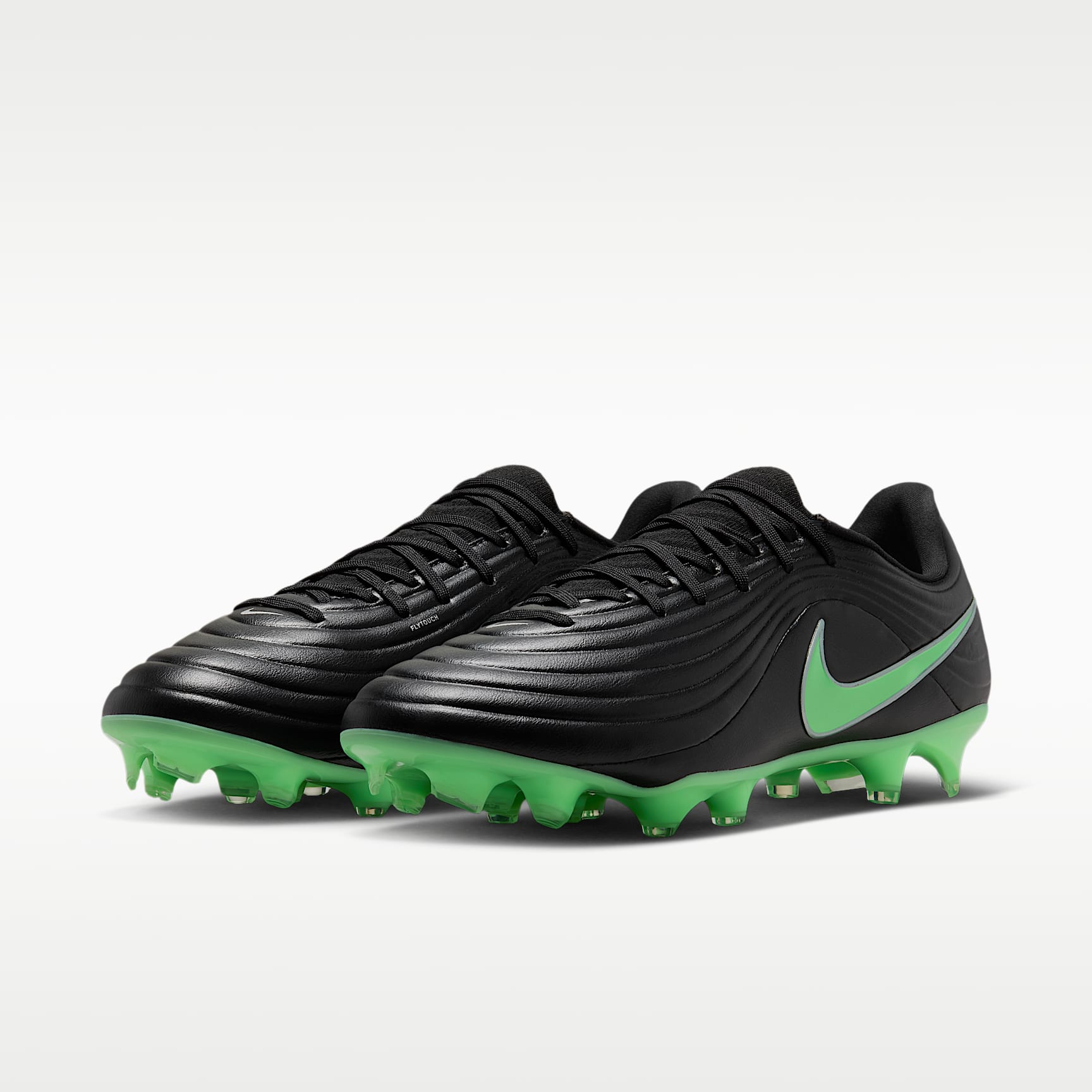 Nike Tiempo Maestro Academy Low Top Fußballschuh für verschiedene Böden – Schwarz/Schwarz/Illusion Green
