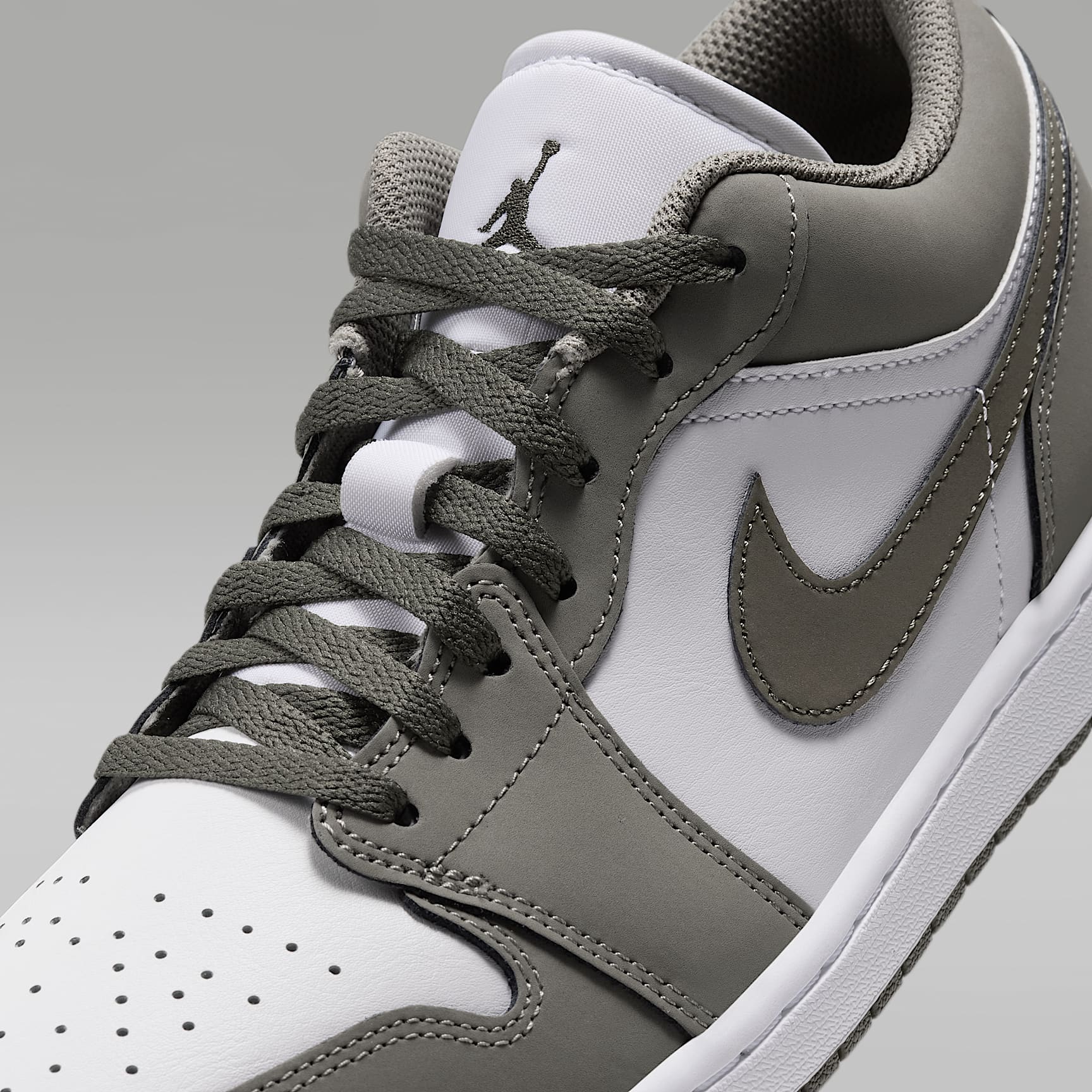 Air Jordan 1 Low Herrenschuh – Light Army/Weiß/Cargo Khaki