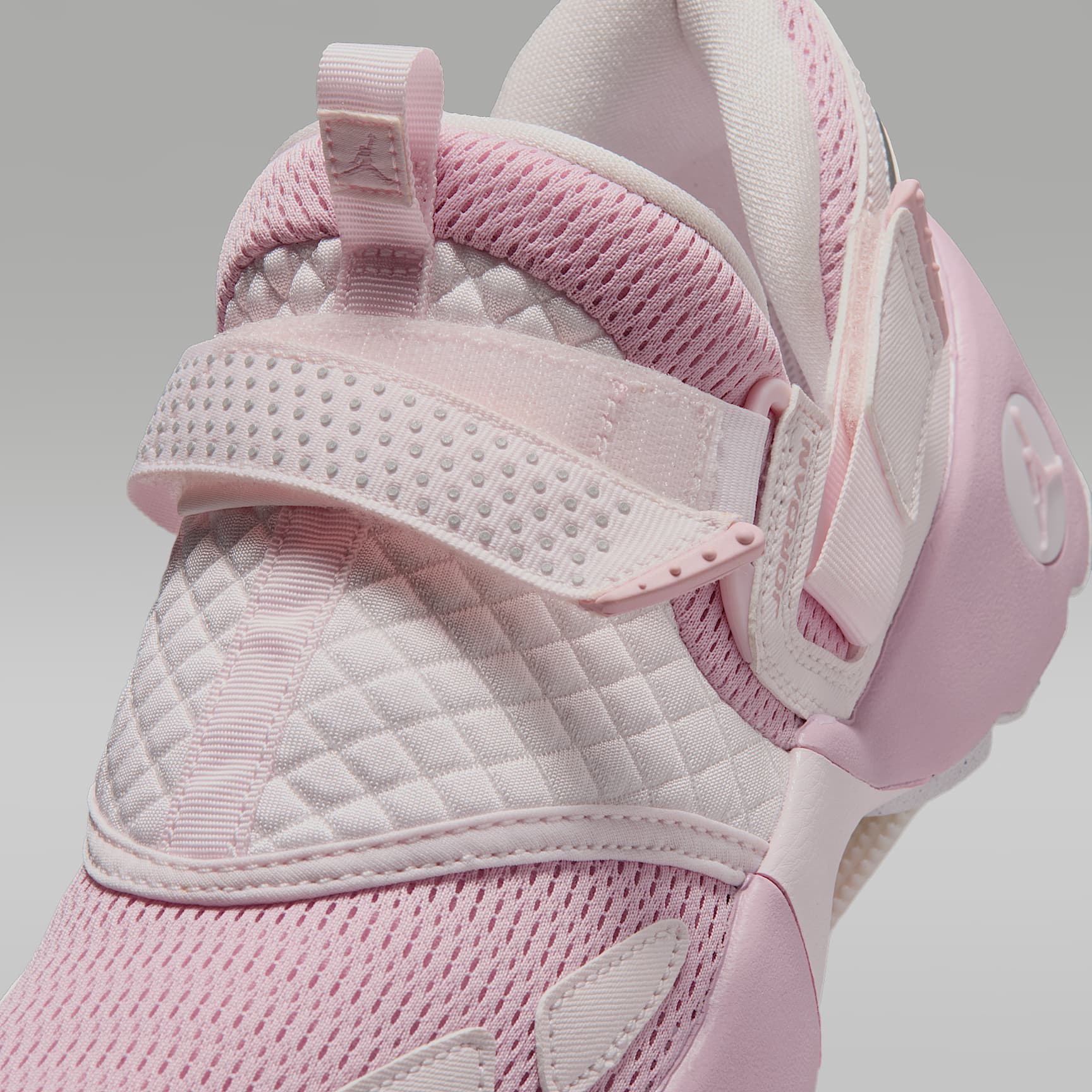 Jordan Trunner LX Schuh (Damen) – Iced Carmine/Pearl Pink/Reflective Silver/Iced Carmine