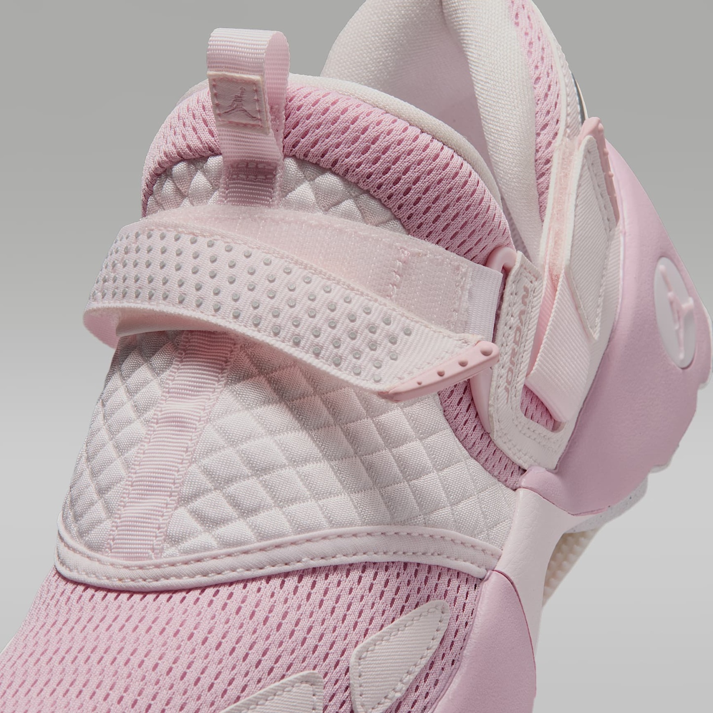 Jordan Trunner LX Schuh (Damen) – Iced Carmine/Pearl Pink/Reflective Silver/Iced Carmine