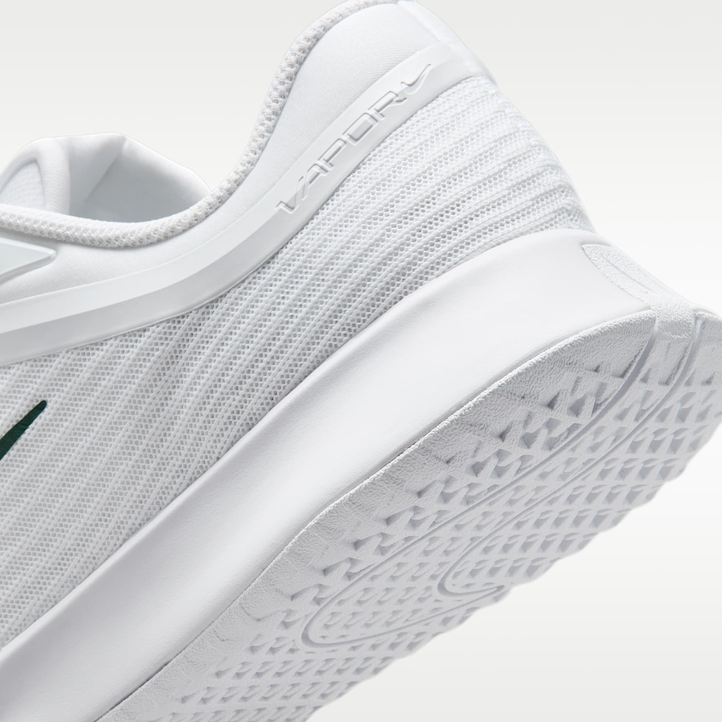 Nike Vapor Pro 3 PRM Tennisschuhe für den Hartplatz (Damen) – Weiß/University Gold/University Red/Gorge Green
