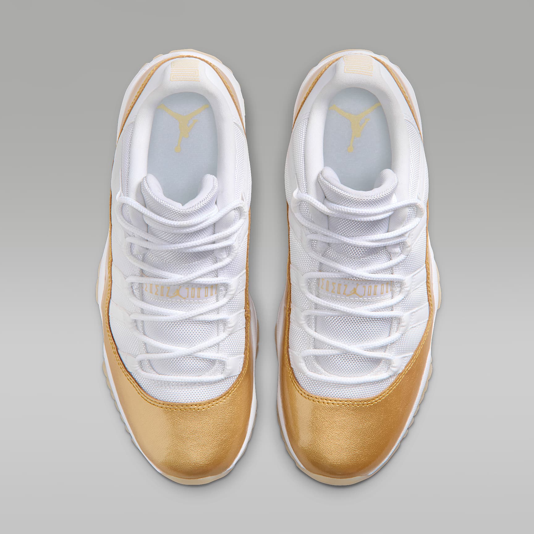 Air Jordan 11 Low "Mother's Day" Schuh (Damen) – Weiß/Team Gold/Metallic Gold