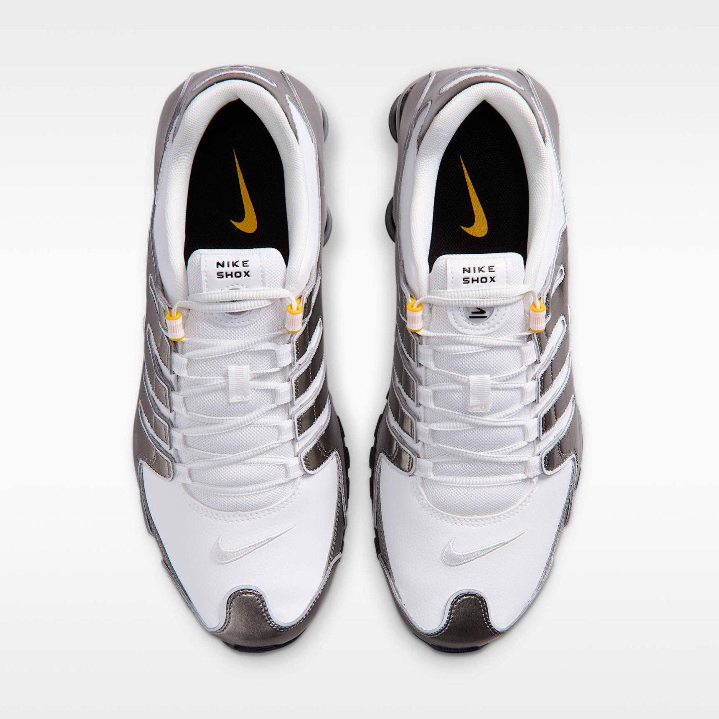 Nike Shox NZ Schuhe (Herren) – Summit White/Metallic Pewter/University Gold/Summit White