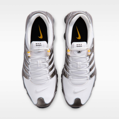 Nike Shox NZ Schuhe (Herren) – Summit White/Metallic Pewter/University Gold/Summit White