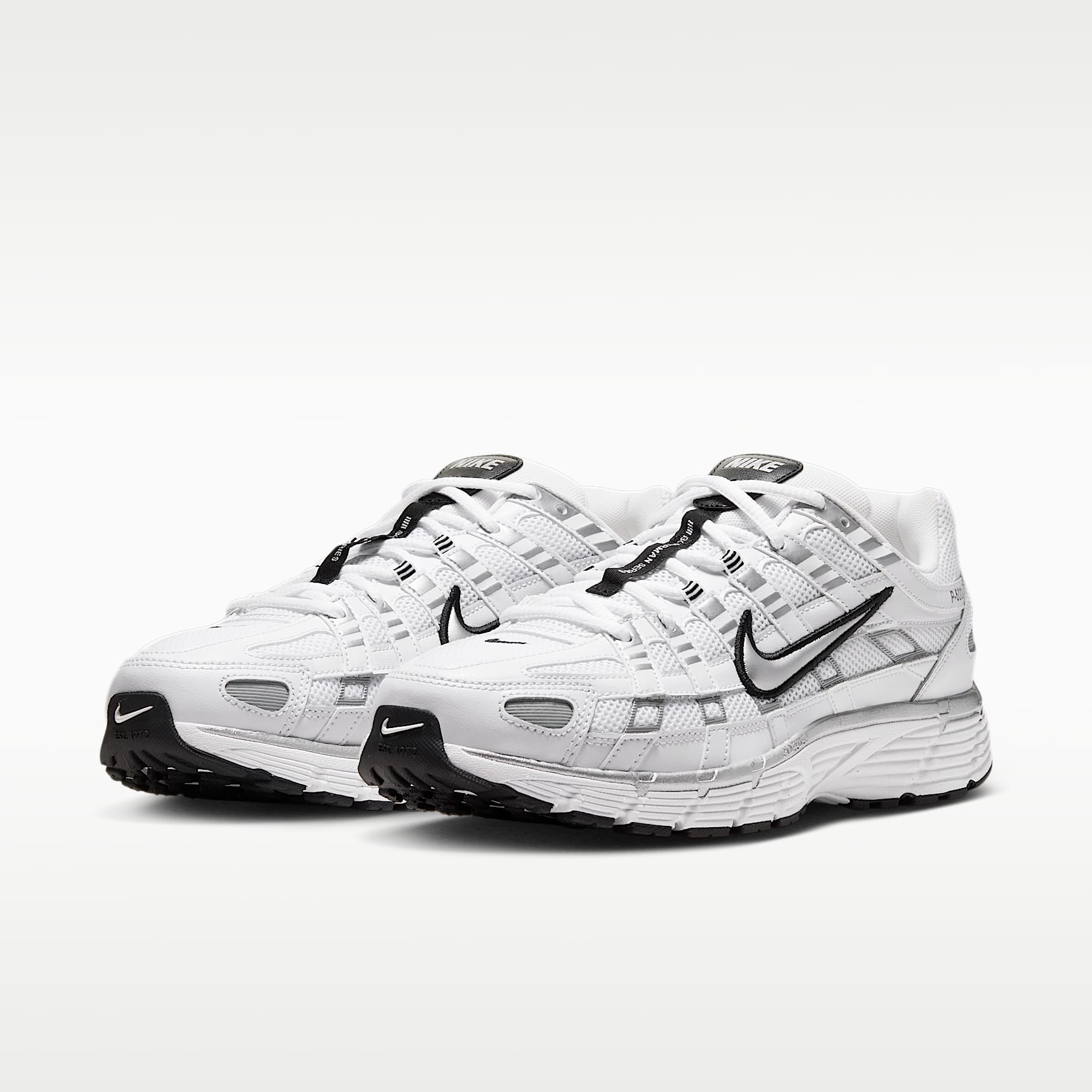 Nike P-6000 Schuh – Weiß/Schwarz/Metallic Silver