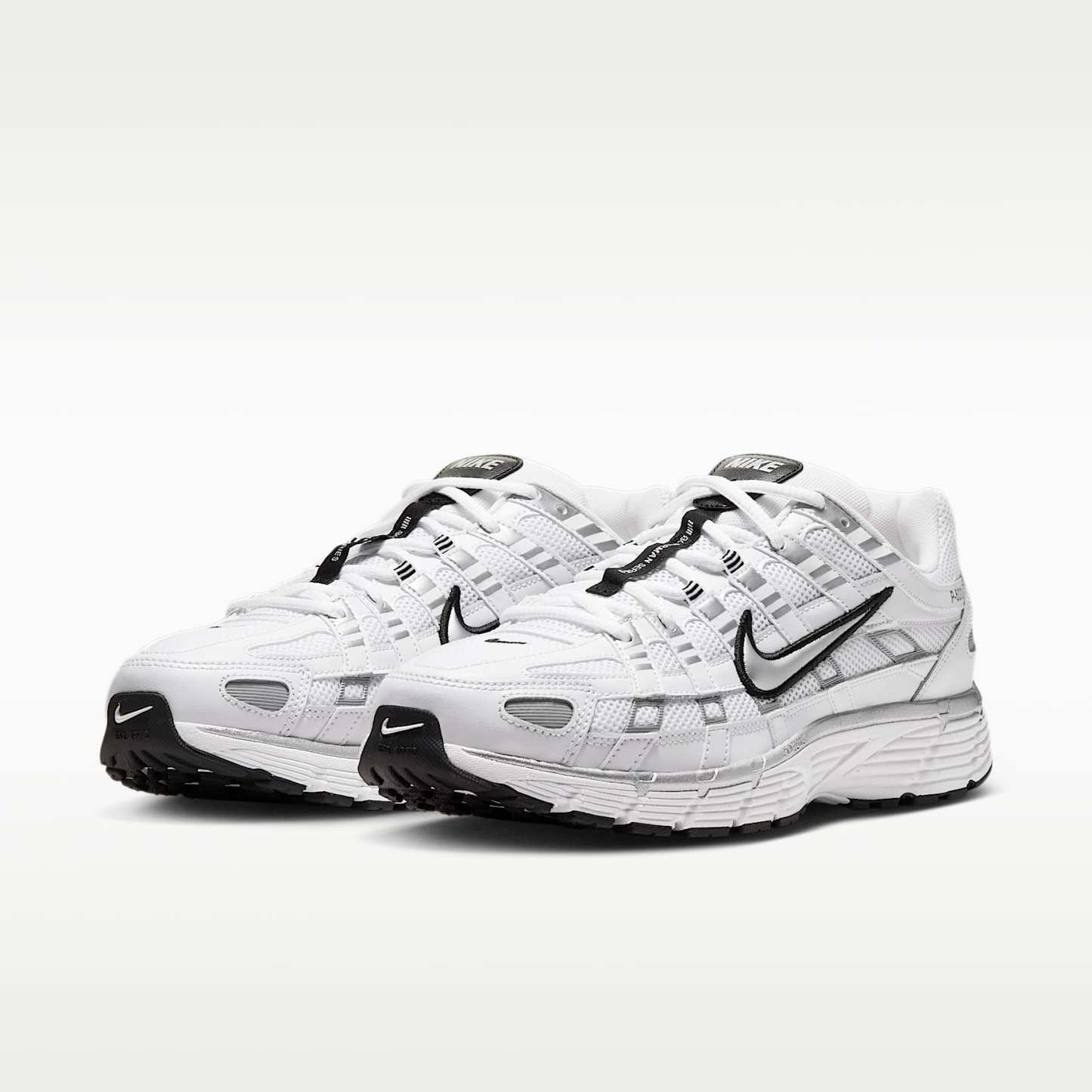 Nike P-6000 Schuh – Weiß/Schwarz/Metallic Silver