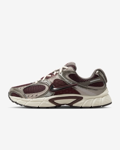 Nike V5 RNR Schuh mit reflektierenden Akzenten (Damen) – Burgundy Crush/College Grey/Light Orewood Brown/Schwarz
