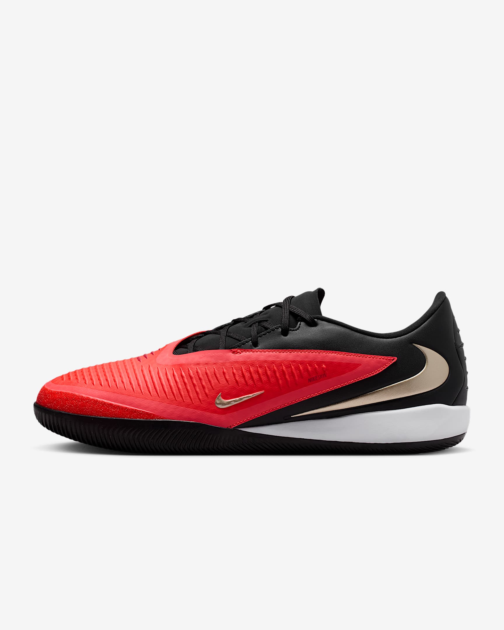Nike Phantom 6 Low Academy Fußballschuh für Hallen- und Hartplätze – Bright Crimson/Schwarz/Blur