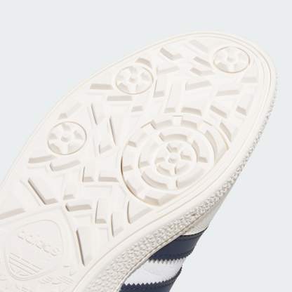 SPEZIAL SPIKELESS GOLFSCHUH – Cloud White / Night Indigo / Team Victory Red – KJ0849