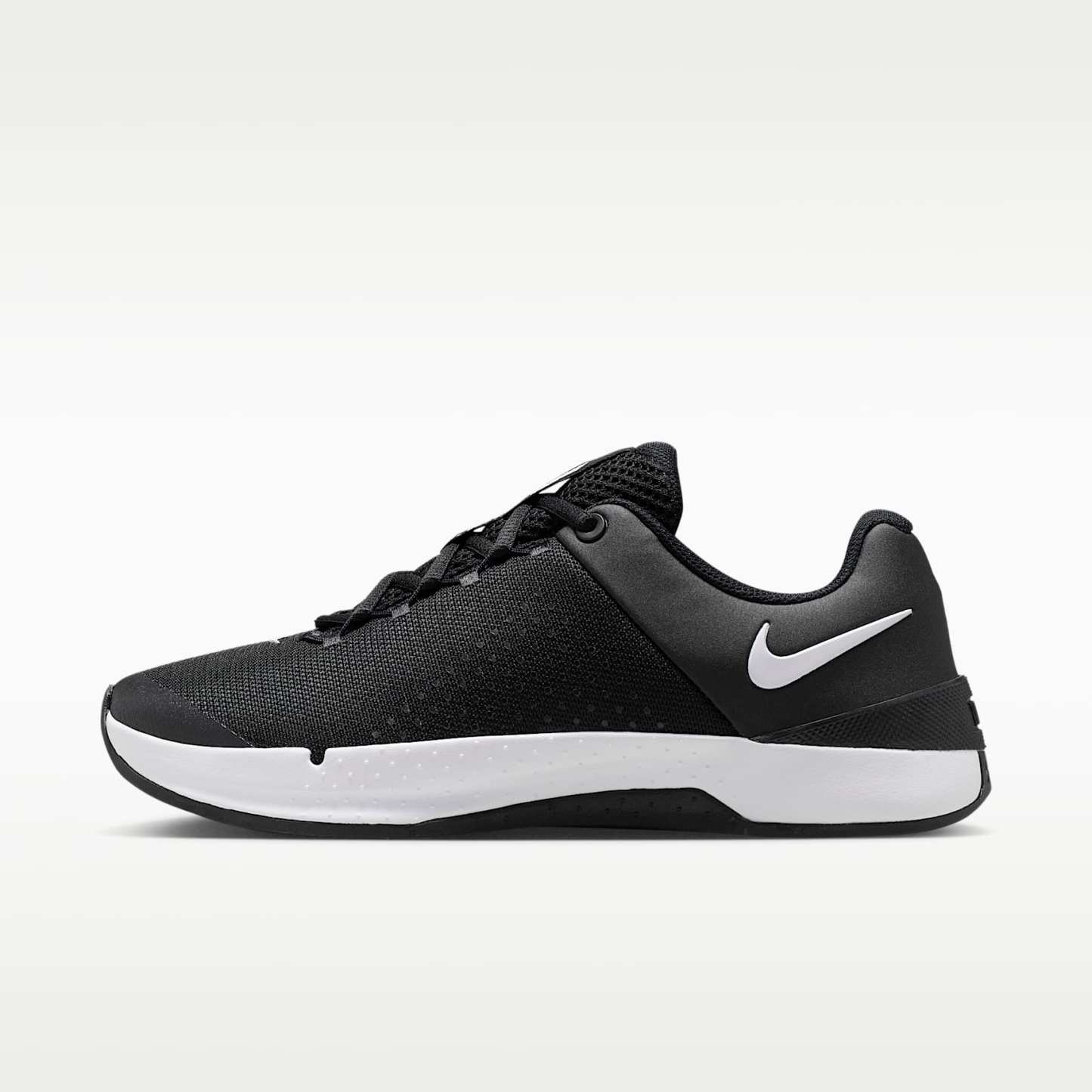Nike MC Trainer 4 Trainingsschuh (Damen) – Schwarz/Weiß