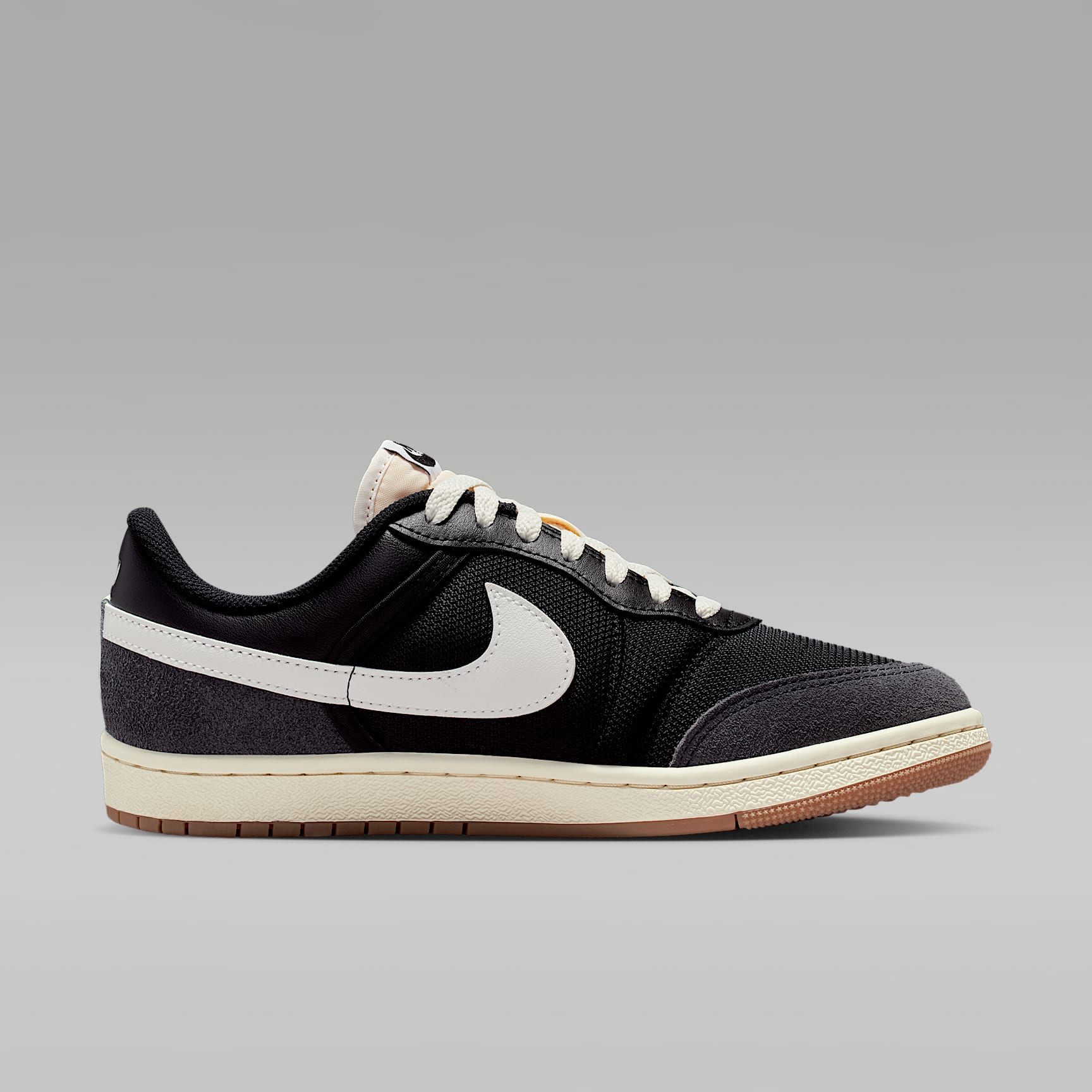 Air Jordan Skyline Low Damenschuh – Schwarz/Sail/Gum Medium Brown/Summit White