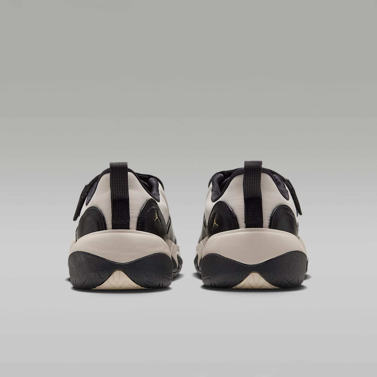 Jordan Pointe Schuh (Damen) – Schwarz/Chalk/Flat Gold Star