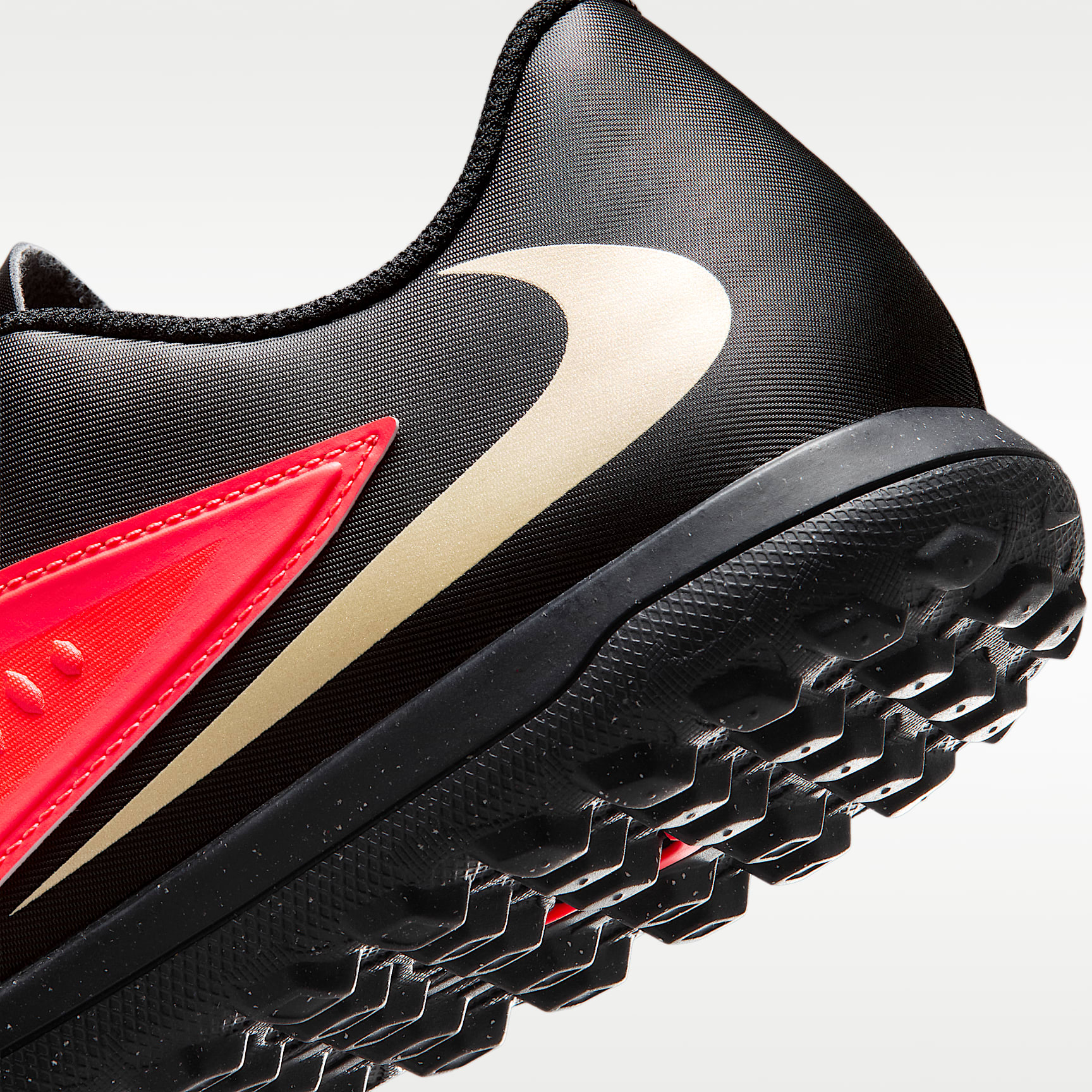 Nike Phantom 6 Low Club Fußballschuh für Turf – Bright Crimson/Schwarz/Blur