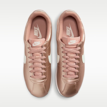 Nike Cortez Schuh (Damen) – Metallic Red Bronze/Rose Whisper/Sail