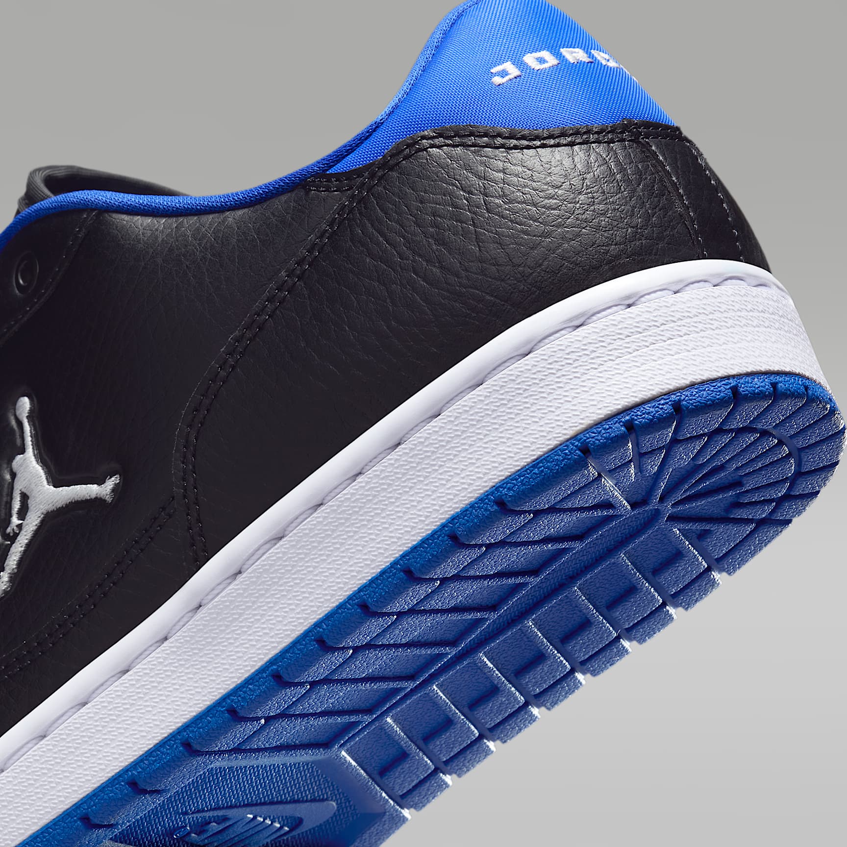 Jordan Court Connect Low Herrenschuhe – Schwarz/Game Royal/Weiß