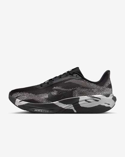 Nike Pegasus 42 Straßenlaufschuh (Herren) – Schwarz/Medium Ash/Metallic Silver/Schwarz