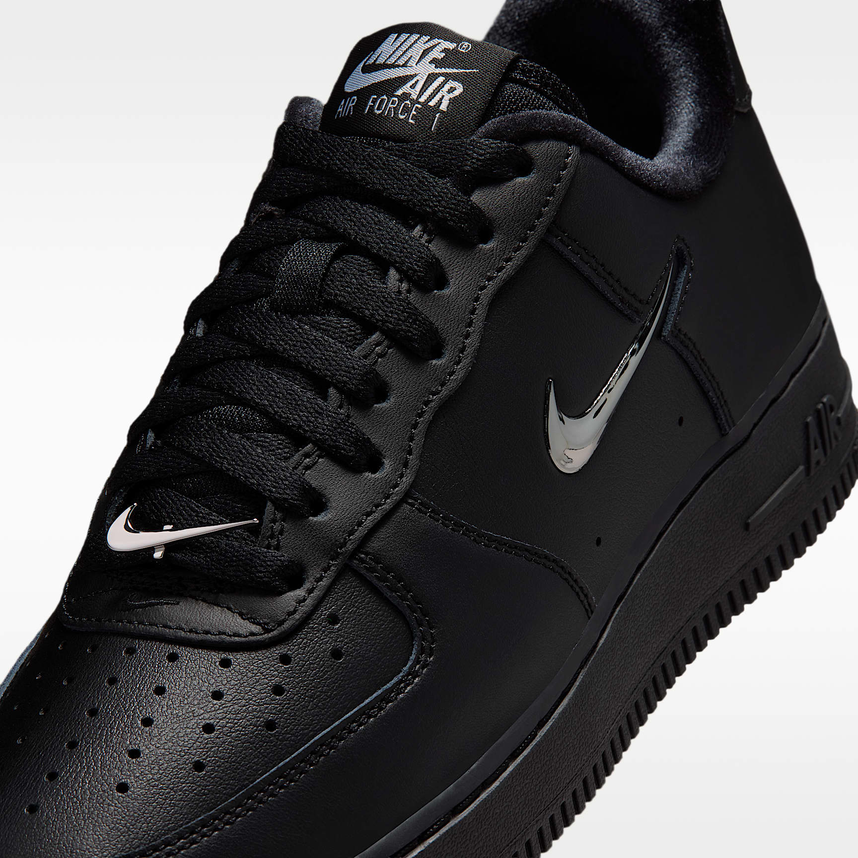 Nike Air Force 1 '07 Schuh (Damen) – Schwarz/Wolf Grey/Metallic Silver
