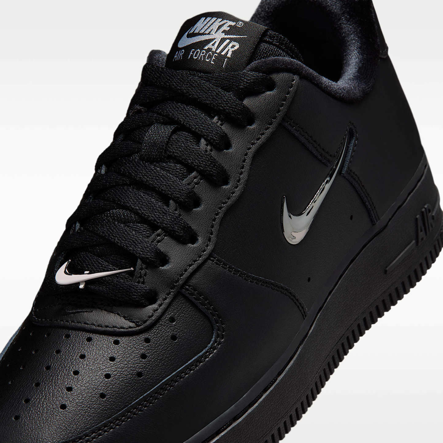 Nike Air Force 1 '07 Schuh (Damen) – Schwarz/Wolf Grey/Metallic Silver