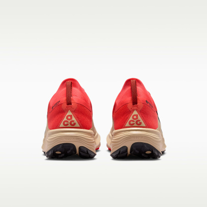 ACG Pegasus Trail GORE-TEX wasserdichter Traillaufschuh (Herren) – Light Crimson/Linen/Schwarz
