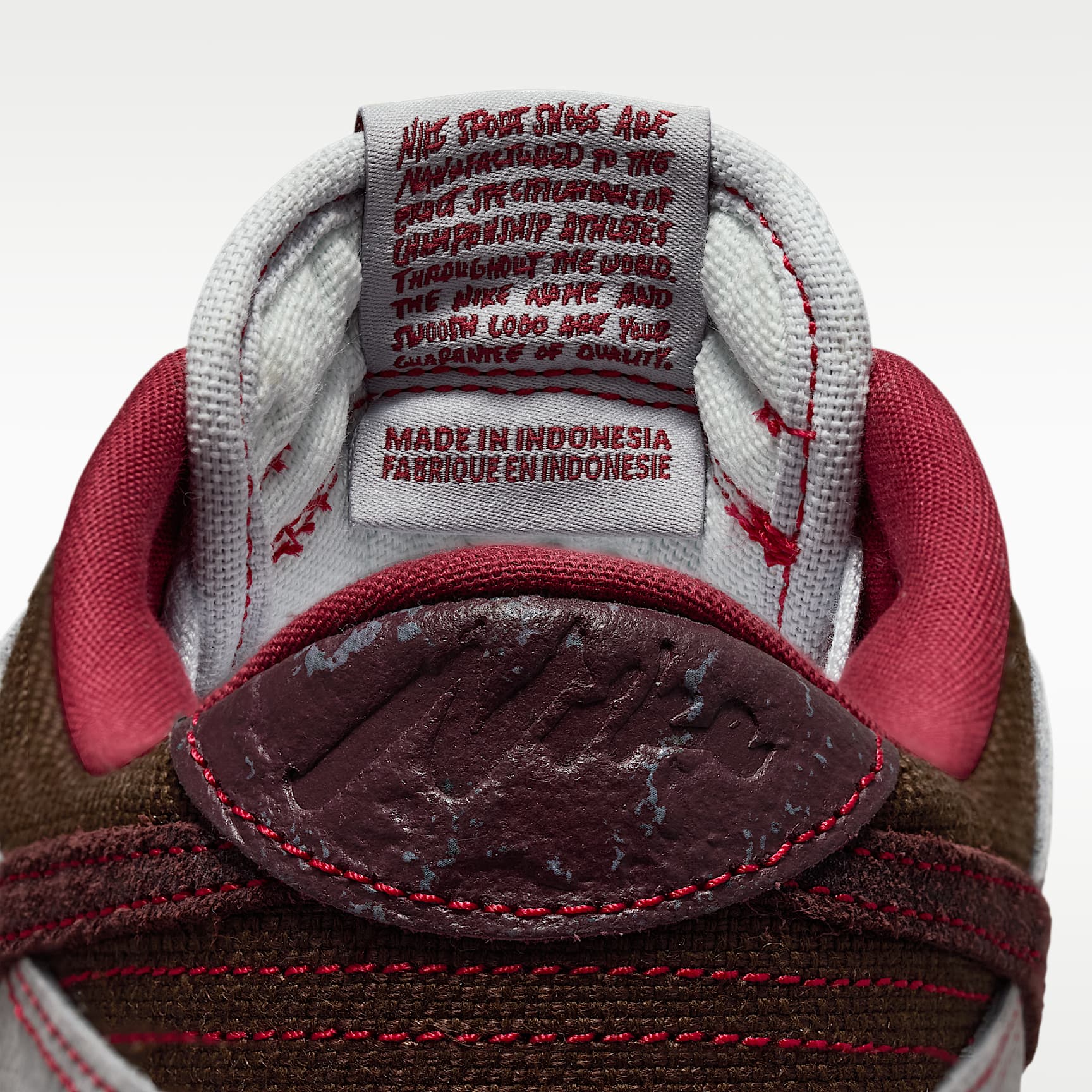 Nike Dunk Low Retro SE Schuh (Herren) – Pure Platinum/Wolf Grey/Team Red/Burgundy Crush