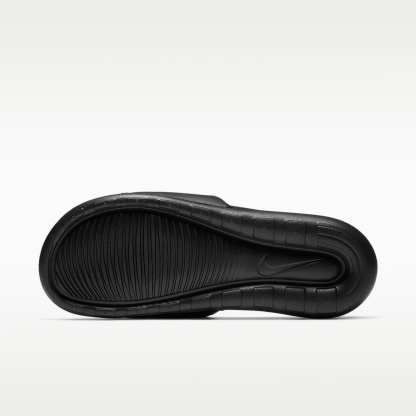 Nike Victori One Slides (Herren) – Schwarz/Schwarz/Weiß