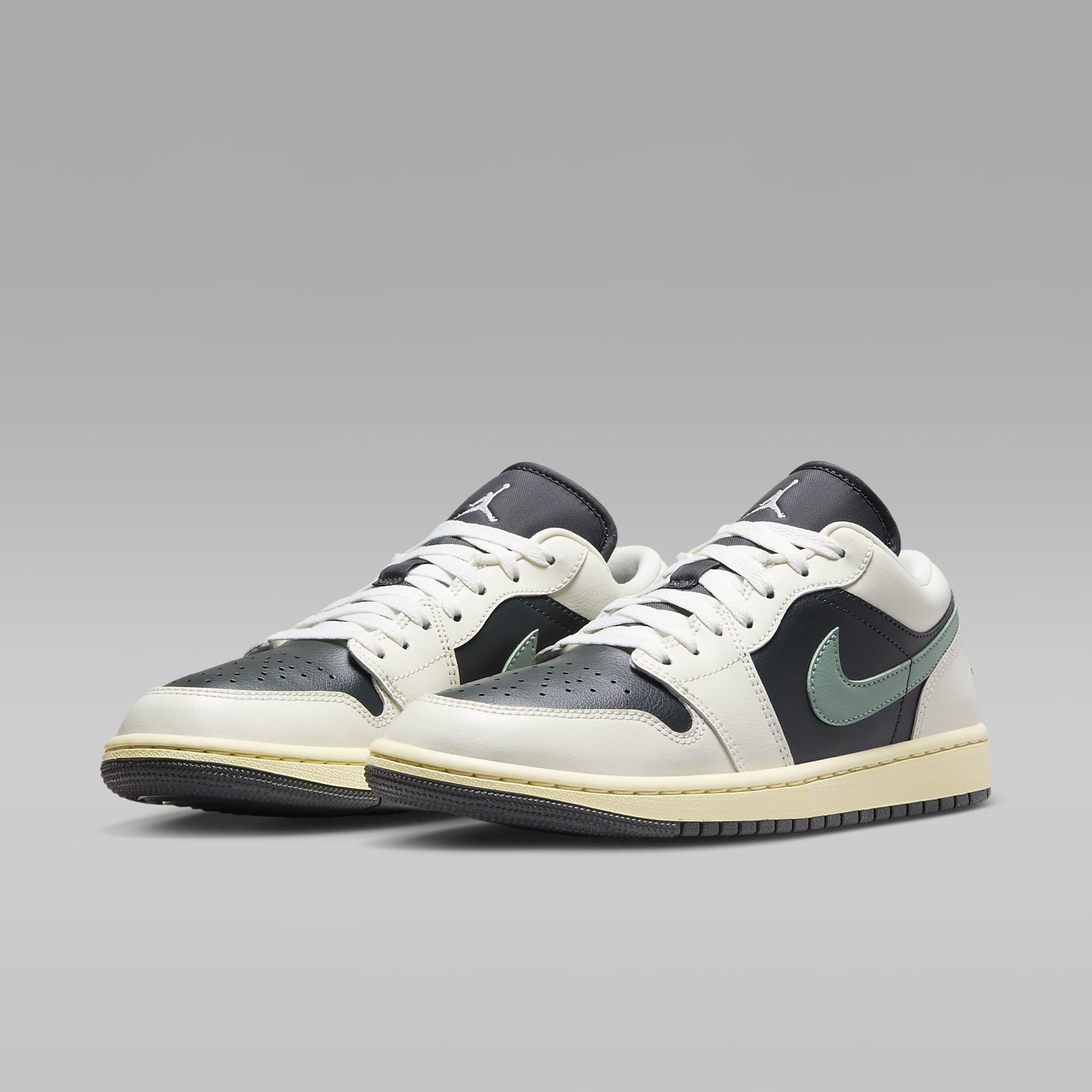 Air Jordan 1 Low Damenschuh – Anthracite/Sail/Legend Sand/Jade Smoke