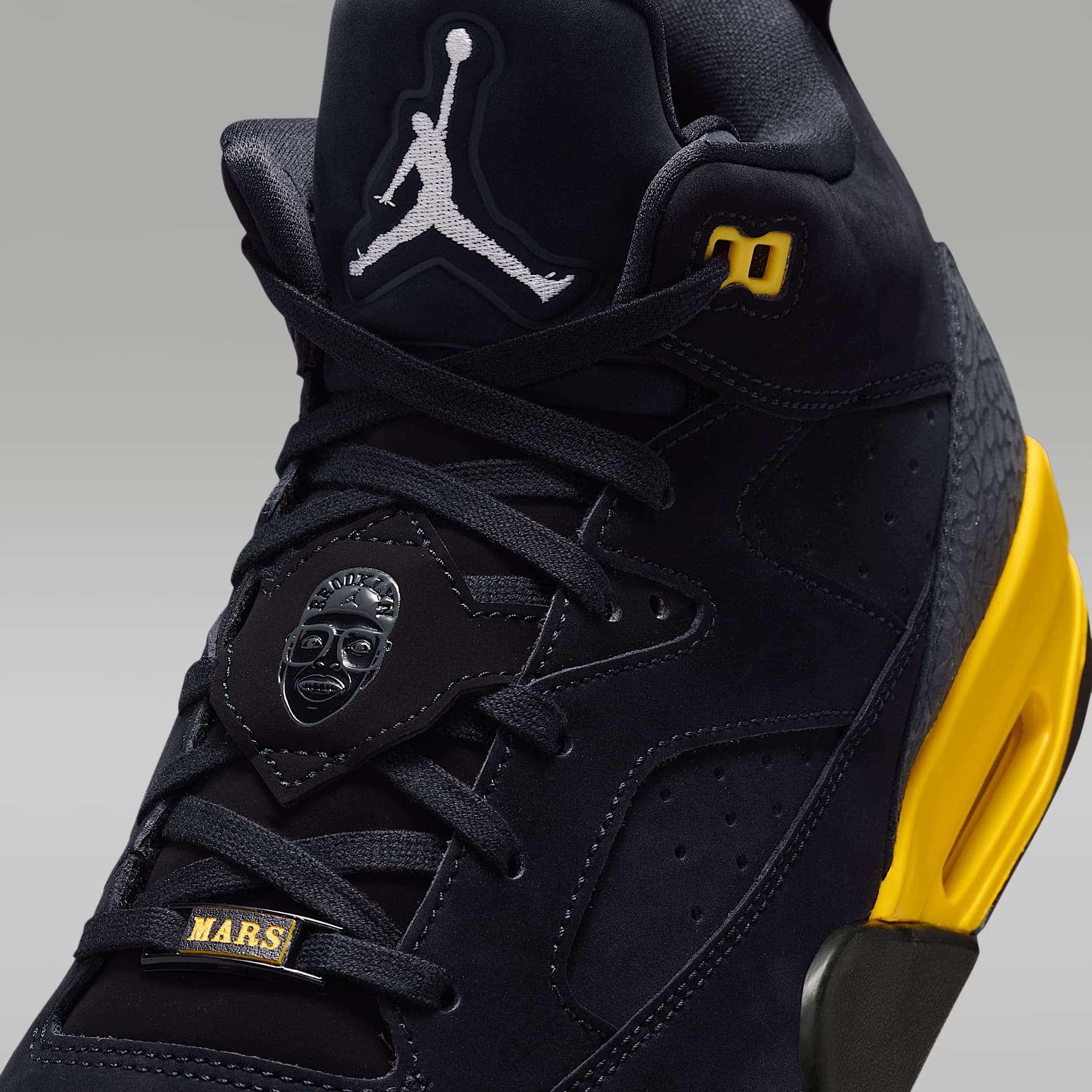 Jordan Son of Mars Low Herrenschuh – Schwarz/Tour Yellow/Dark Smoke Grey/Weiß