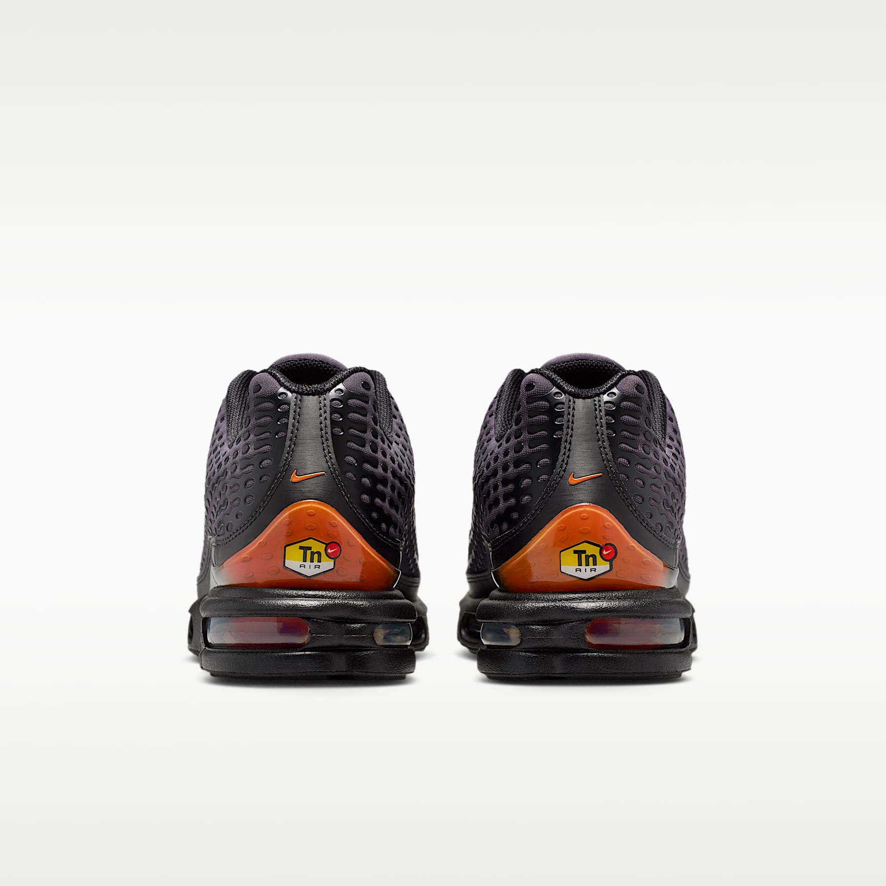 Nike Air Max Plus VII Schuh (Herren) – Schwarz/Medium Ash/Bright Crimson/Dark Copper