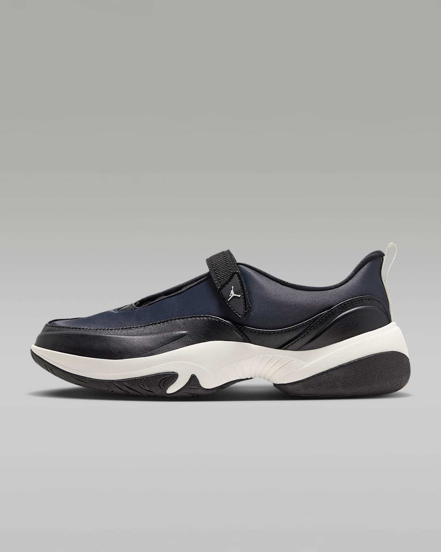 Jordan Pointe Schuh (Damen) – Schwarz/Sail