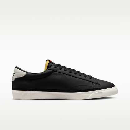 Nike Tennis Classic Schuh (Herren) – Schwarz/Sail/Team Orange/Schwarz