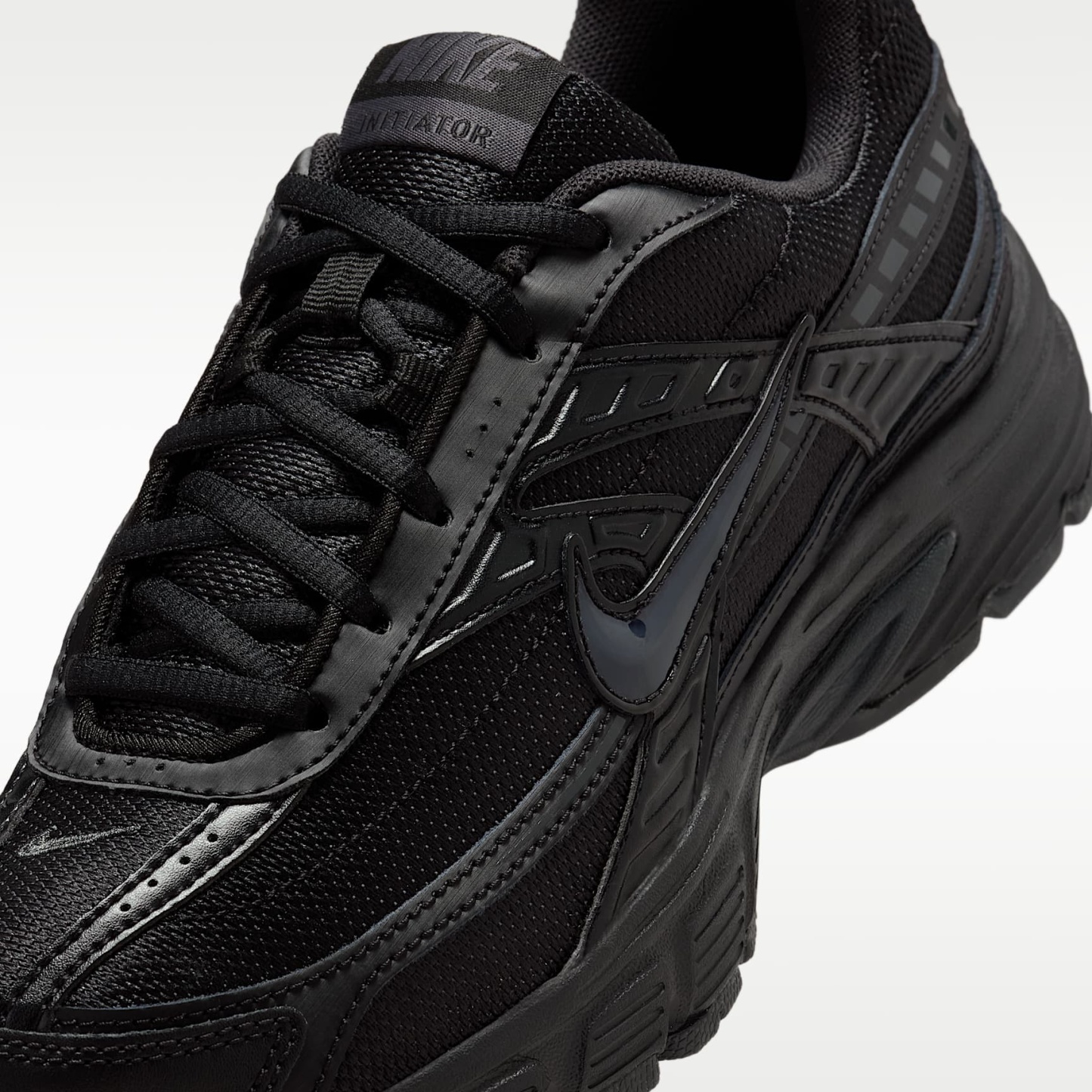 Nike Initiator Damenschuh – Schwarz/Dark Smoke Grey