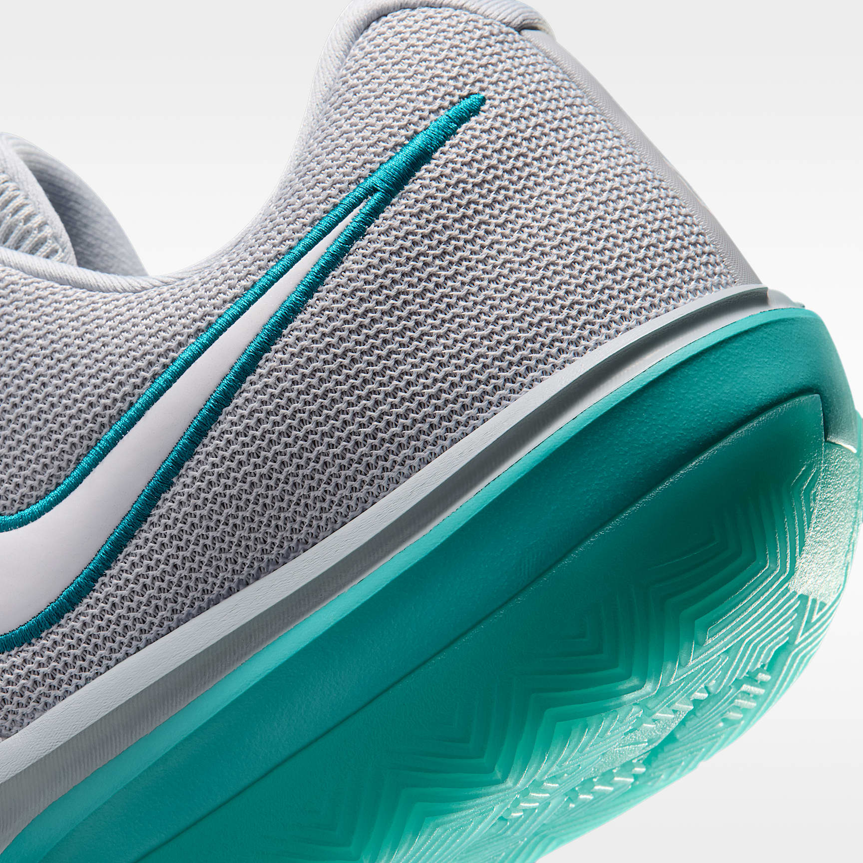 Nike G.T. Cut Academy 2 Basketballschuh – Wolf Grey/Dusty Cactus/Bright Spruce/Weiß