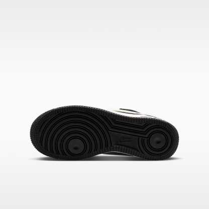 Nike Air Force 1 LV8 Schuh (ältere Kinder) – Schwarz/Sail