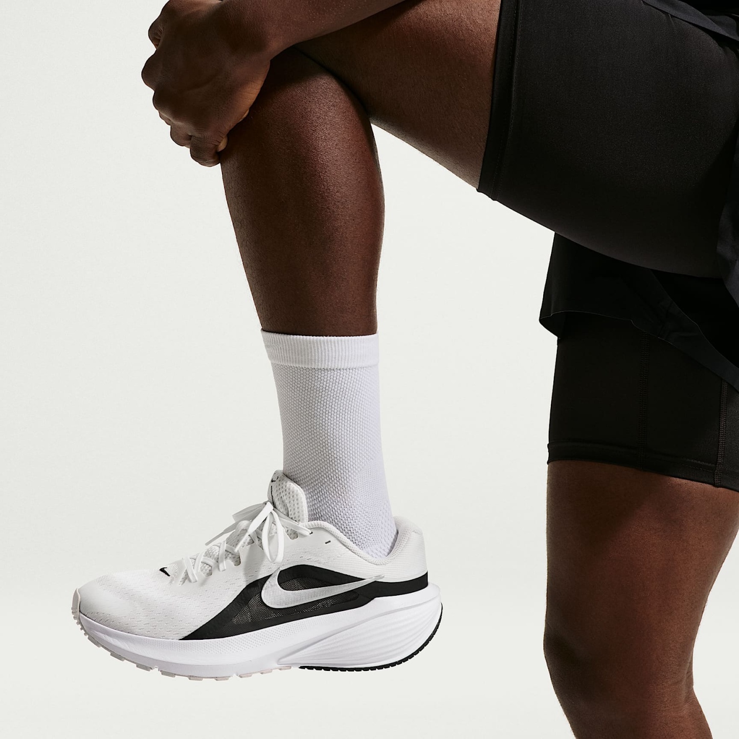 Nike Downshifter 14 Straßenlaufschuh (Herren) – Summit White/Schwarz/Weiß/Metallic Silver