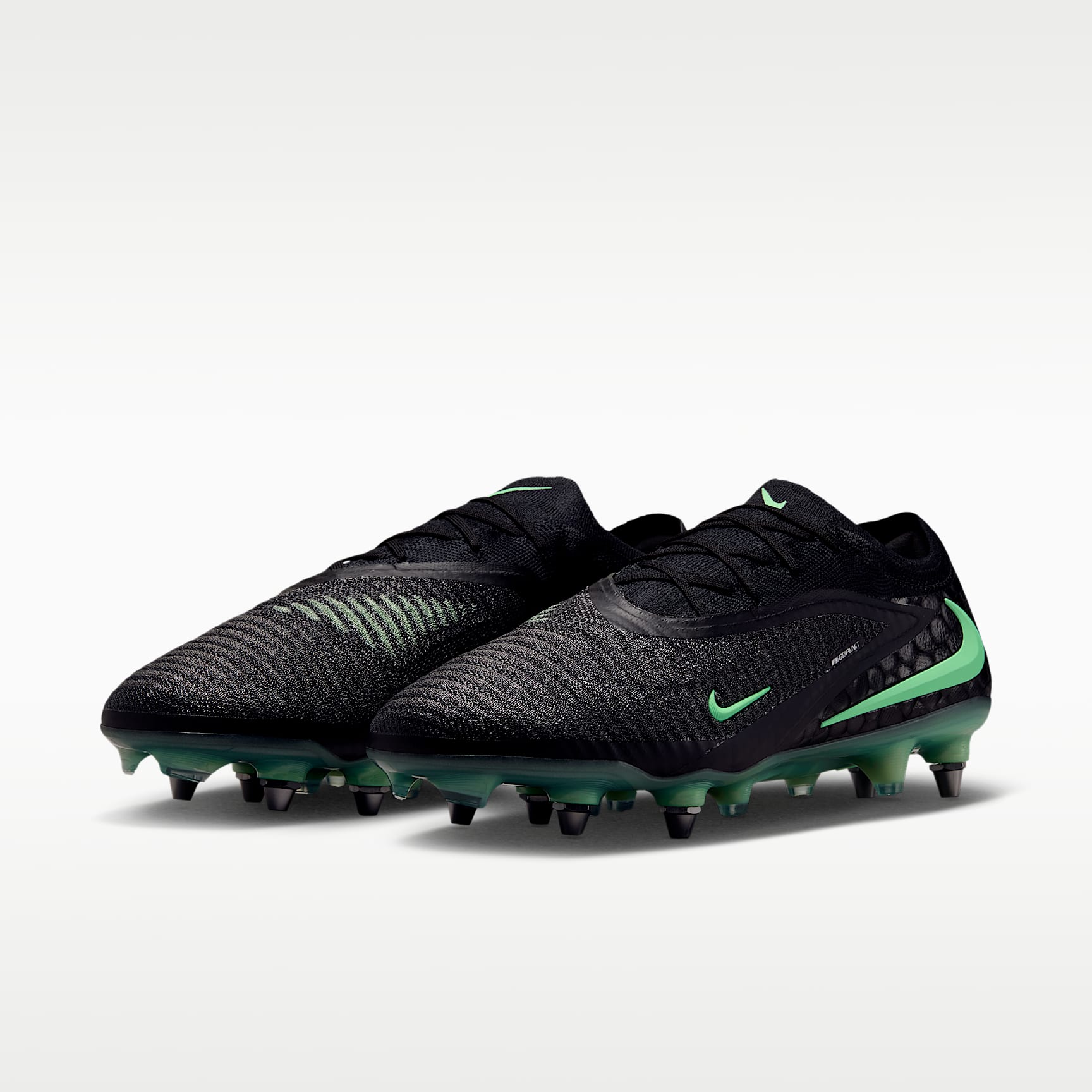 Nike Phantom 6 Low Elite Fußballschuh für weichen Rasen – Schwarz/Schwarz/Illusion Green