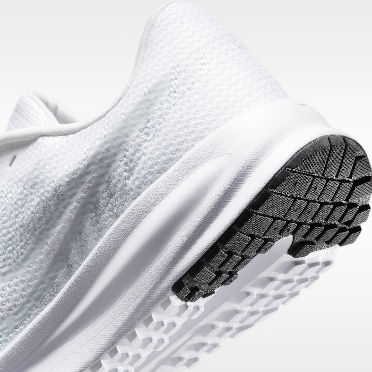 Nike Run Defy Straßenlaufschuh (Damen) – Weiß/Schwarz/Pure Platinum
