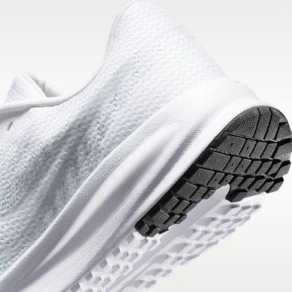 Nike Run Defy Straßenlaufschuh (Damen) – Weiß/Schwarz/Pure Platinum