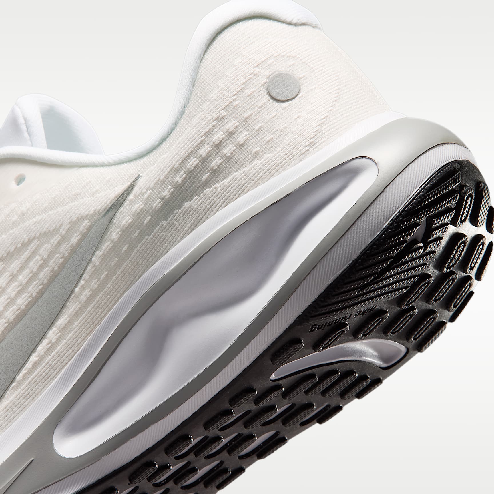 Nike Journey Run Straßenlaufschuh für Damen – Weiß/Sail/Schwarz/Metallic Silver