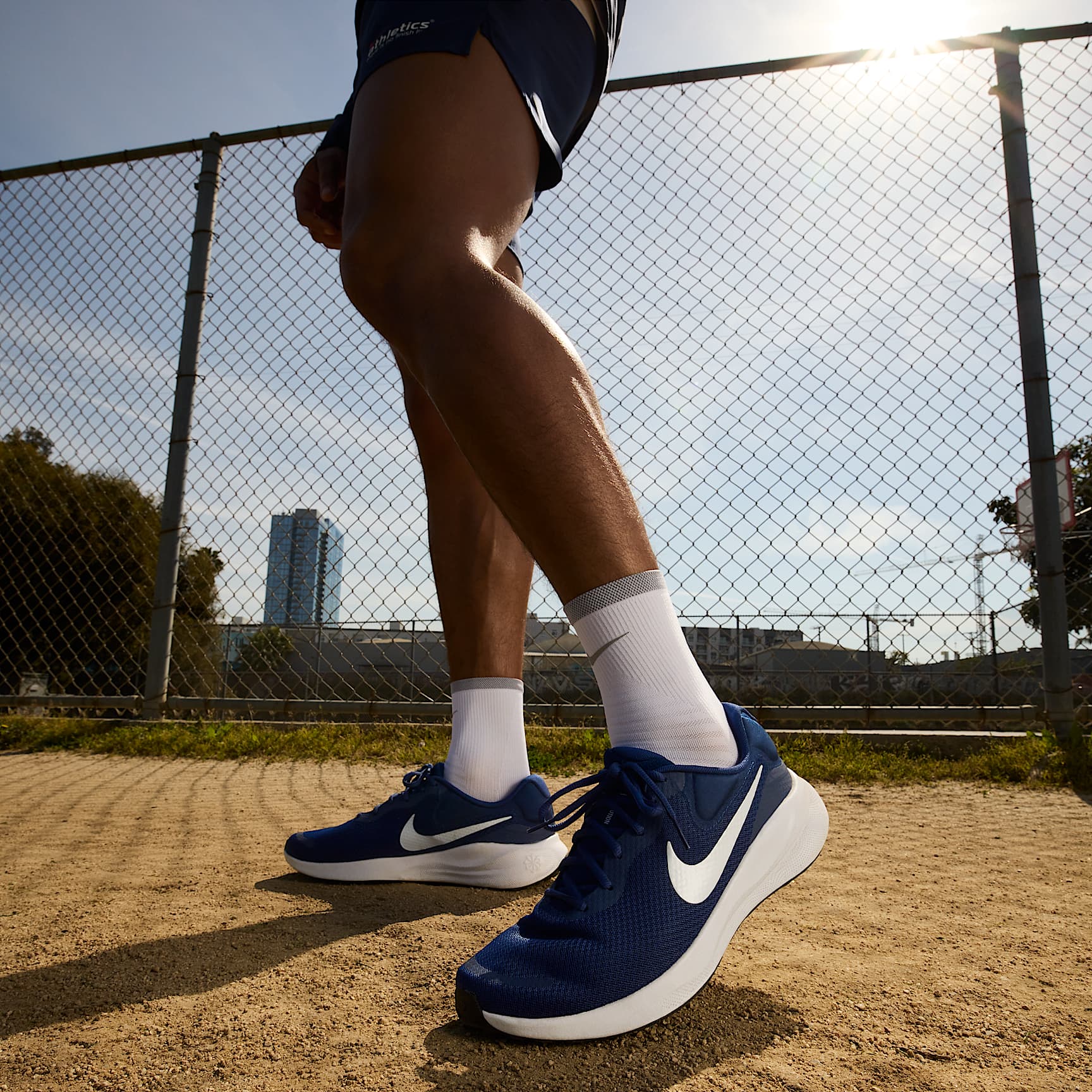 Nike Revolution 7 Straßenlaufschuh für Herren – Midnight Navy/Schwarz/Weiß/Pure Platinum