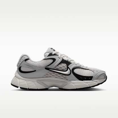 Nike V5 RNR Schuh (Damen) – Sail/Schwarz/Vast Grey/Sail