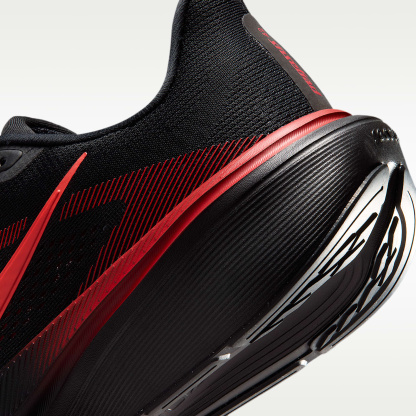 Nike Pegasus 42 Straßenlaufschuh (Herren) – Schwarz/University Red/Wolf Grey/Bright Crimson