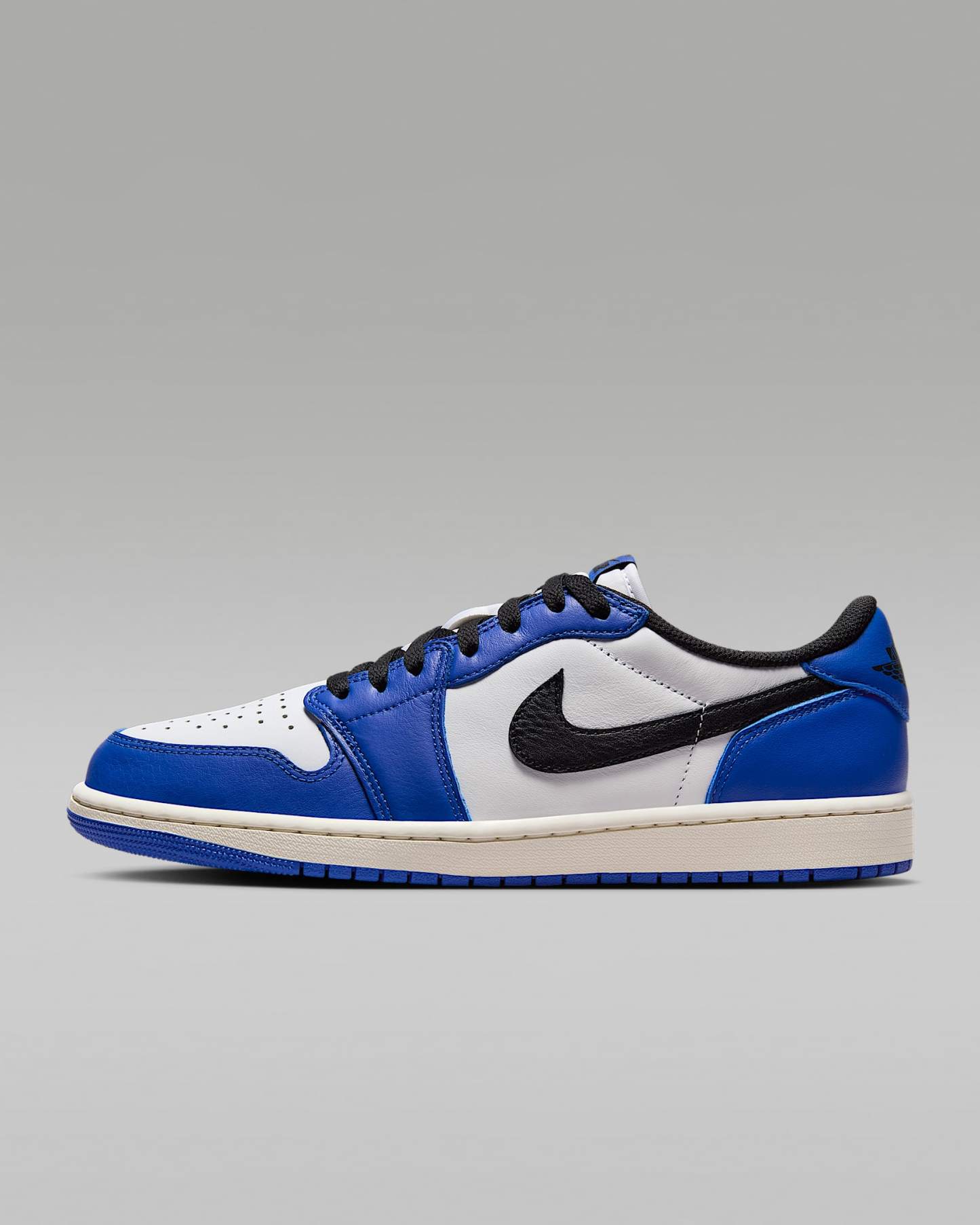 Air Jordan 1 Low "Game Royal" Schuh (Herren) – Weiß/Game Royal/Sail/Schwarz