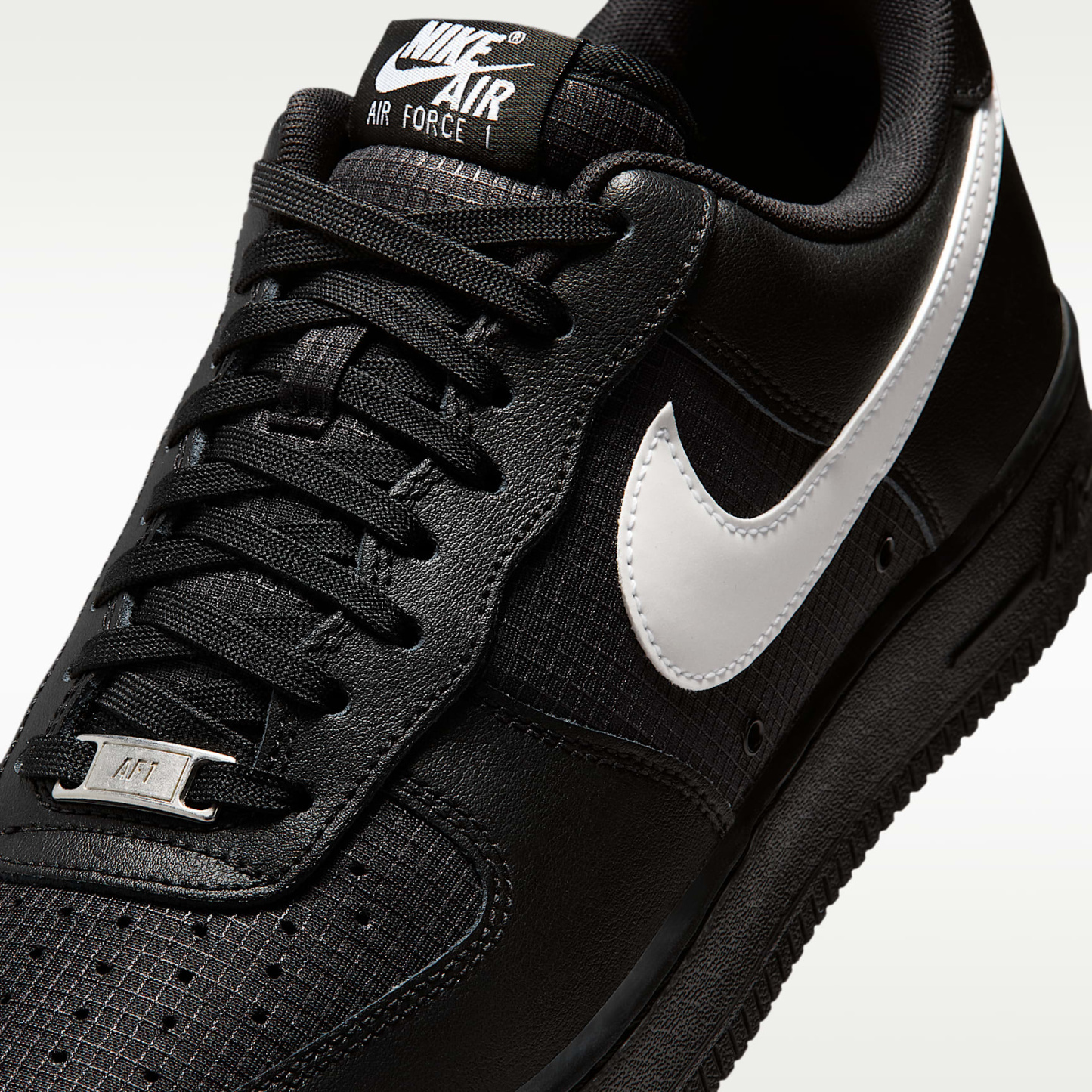 Nike Air Force 1 '07 LV8 Schuh (Herren) – Schwarz/Schwarz/Weiß