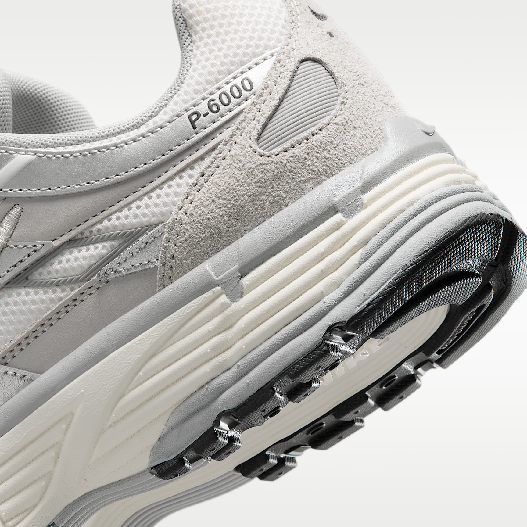 Nike P-6000 Schuh (Herren) – Light Bone/Pale Ivory/Schwarz/Sail